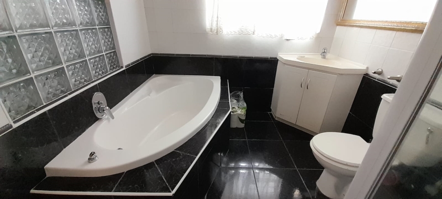 5 Bedroom Property for Sale in Onverwacht Western Cape